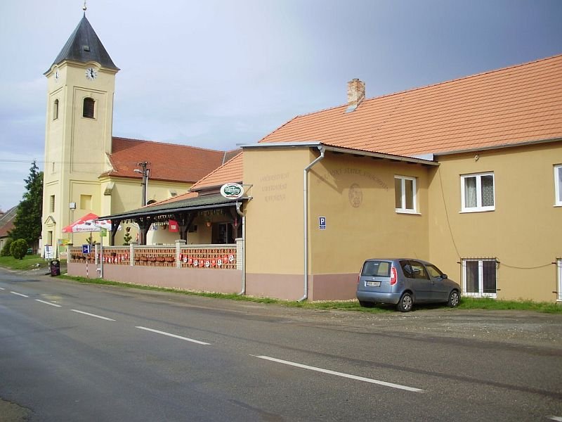 Moravský statek Strachotín