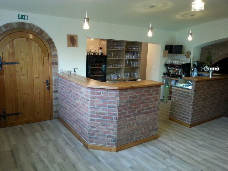 Vinárna a restaurace "U Langrů"