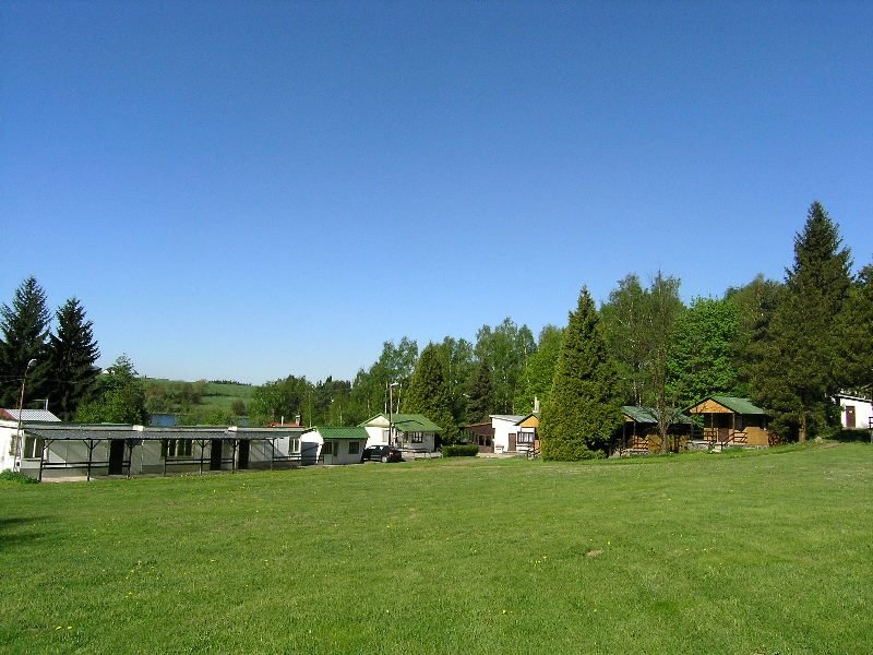 Yachtclub Pardubice, sportovní areál a ubytování na Seči