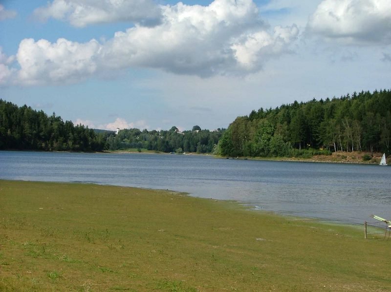 Yachtclub Pardubice, sportovní areál a ubytování na Seči