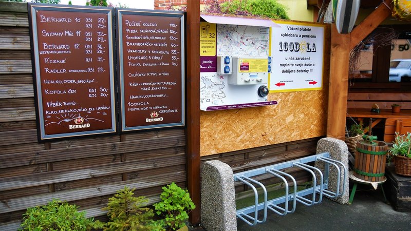Cyklobar a penzion 100dola - restaurace